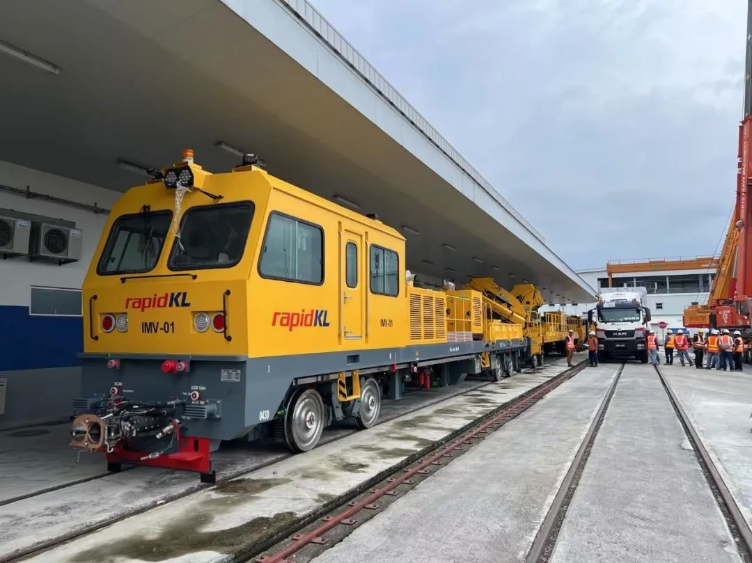 時(shí)瑞達(dá)重工馬來(lái)西亞地鐵3號(hào)線（LRT-3）項(xiàng)目車輛順利送抵現(xiàn)場(chǎng)